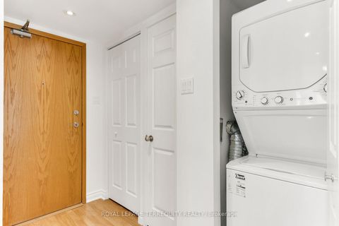 Photo 29 at 2707 - 77 Harbour Square, Waterfront Communities C1, Toronto