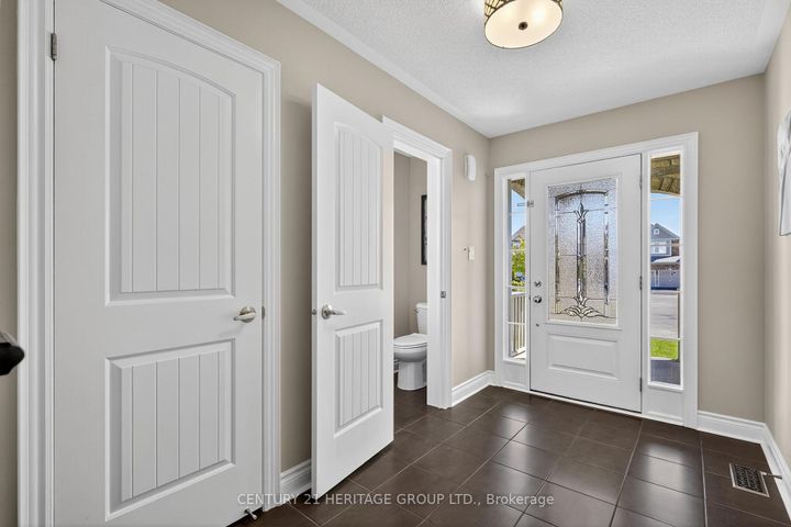 Photo 4 at 63 Jewelwing Court, Bradford, Bradford West Gwillimbury