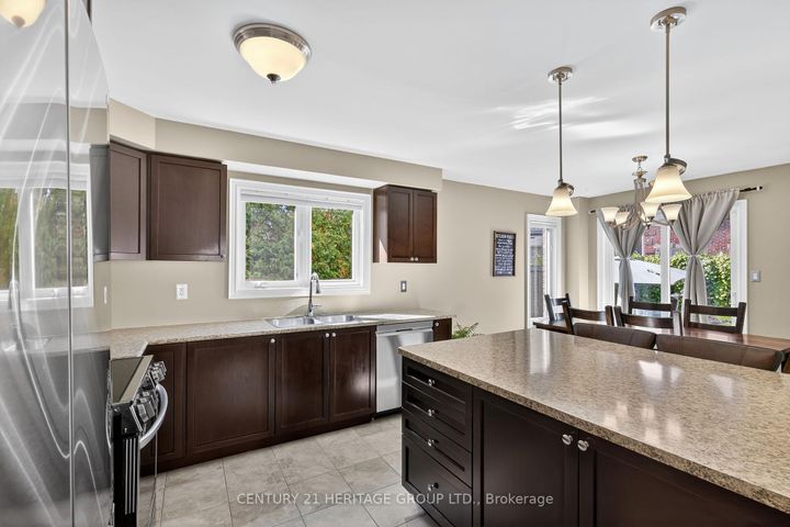 Photo 14 at 63 Jewelwing Court, Bradford, Bradford West Gwillimbury