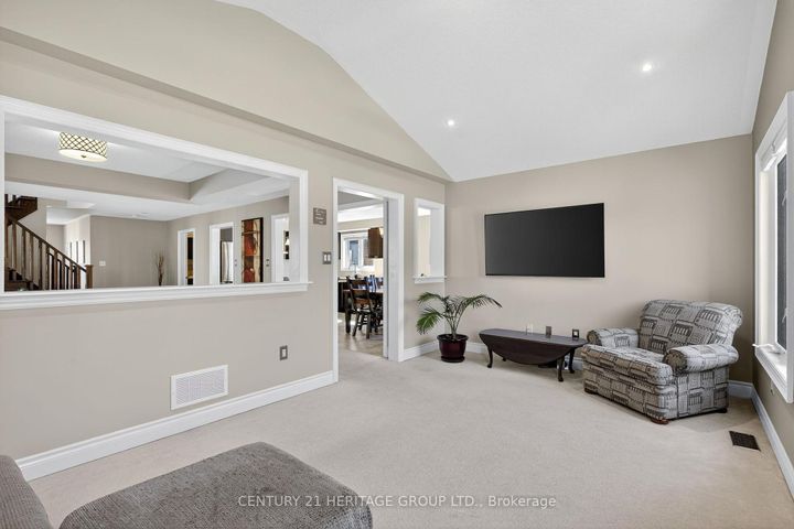 Photo 17 at 63 Jewelwing Court, Bradford, Bradford West Gwillimbury