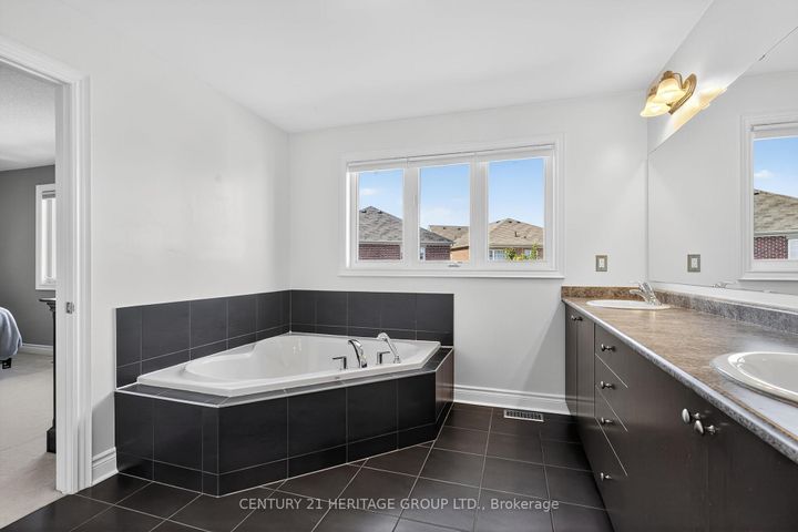 Photo 24 at 63 Jewelwing Court, Bradford, Bradford West Gwillimbury