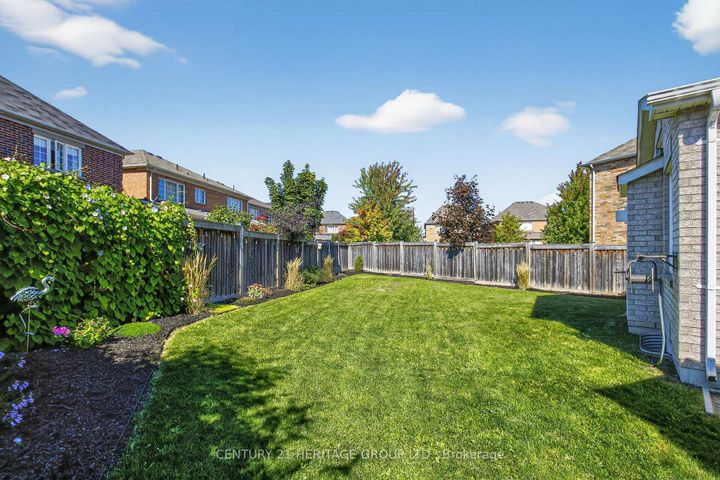 Photo 31 at 63 Jewelwing Court, Bradford, Bradford West Gwillimbury