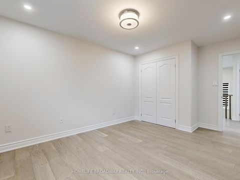 Photo 32 at 27 Morisot Avenue, Patterson, Vaughan