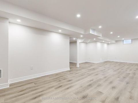 Photo 42 at 27 Morisot Avenue, Patterson, Vaughan