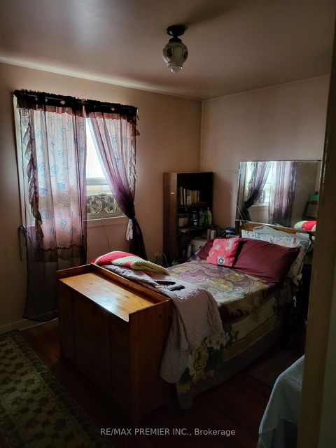 Photo 11 at 53 Rosefair Crescent, Clairville, Toronto