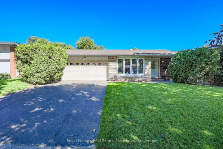 Photo 1 at 958 Fletcher Valley Crescent, Clarkson, Mississauga
