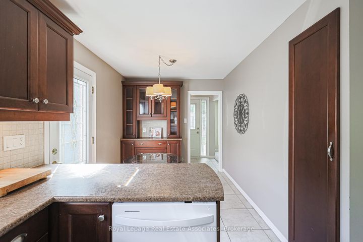 Photo 5 at 958 Fletcher Valley Crescent, Clarkson, Mississauga