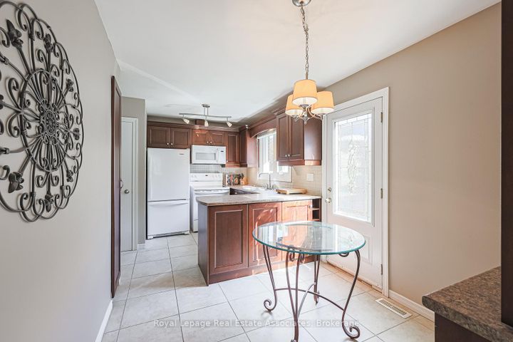 Photo 6 at 958 Fletcher Valley Crescent, Clarkson, Mississauga