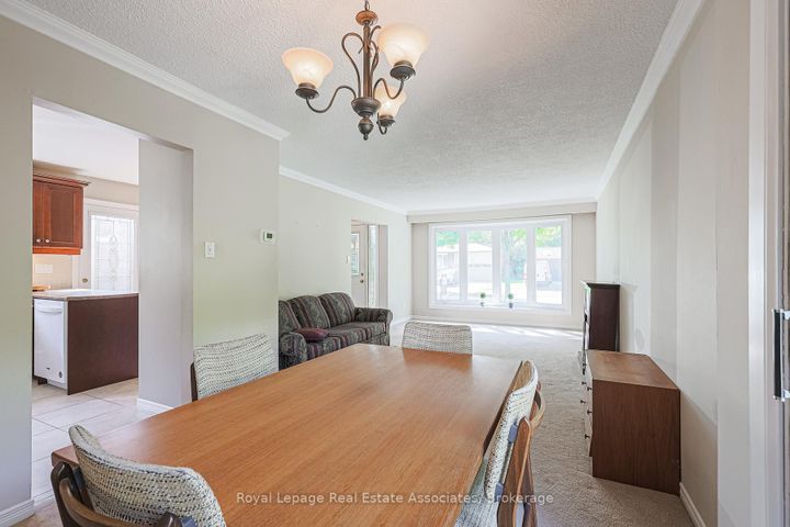 Photo 10 at 958 Fletcher Valley Crescent, Clarkson, Mississauga