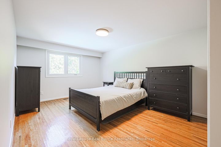 Photo 14 at 958 Fletcher Valley Crescent, Clarkson, Mississauga