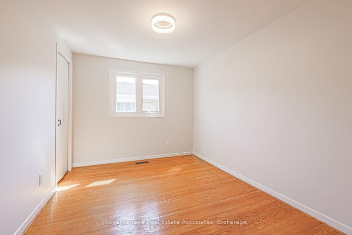Photo 18 at 958 Fletcher Valley Crescent, Clarkson, Mississauga