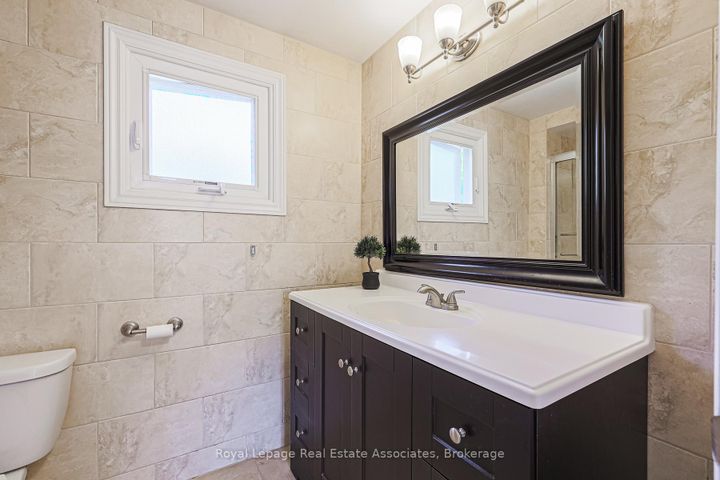 Photo 19 at 958 Fletcher Valley Crescent, Clarkson, Mississauga