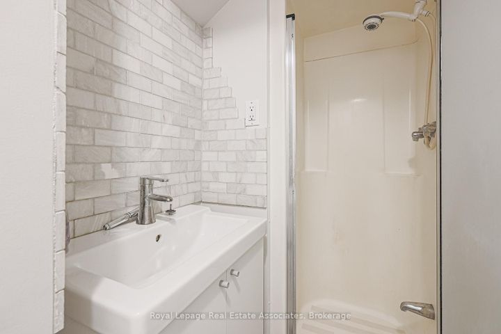 Photo 29 at 958 Fletcher Valley Crescent, Clarkson, Mississauga