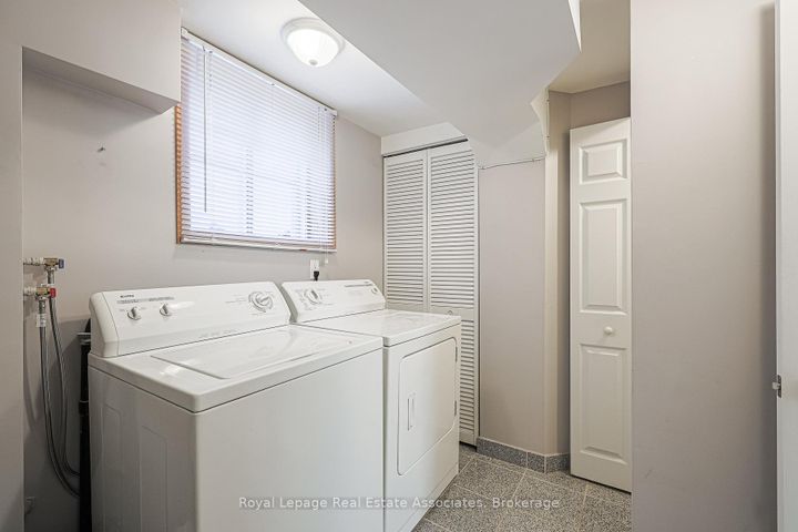 Photo 31 at 958 Fletcher Valley Crescent, Clarkson, Mississauga