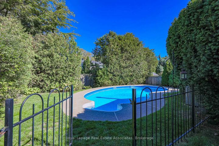 Photo 33 at 958 Fletcher Valley Crescent, Clarkson, Mississauga