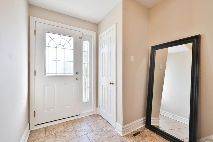 Photo 4 at 2295 Wiseman Court, Clarkson, Mississauga