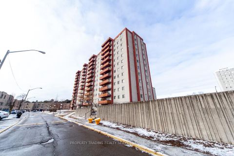 Photo 3 at 402 - 50 Lotherton Pathway, Glen Park, Toronto