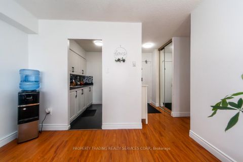 Photo 13 at 402 - 50 Lotherton Pathway, Glen Park, Toronto