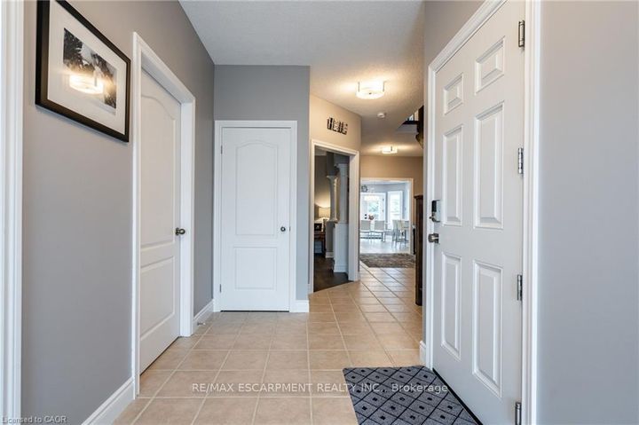 Photo 5 at 7 VOLTERRA Court, Waterdown, Hamilton