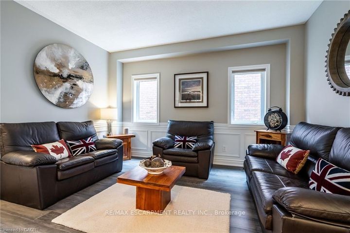 Photo 6 at 7 VOLTERRA Court, Waterdown, Hamilton