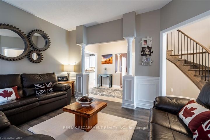 Photo 7 at 7 VOLTERRA Court, Waterdown, Hamilton