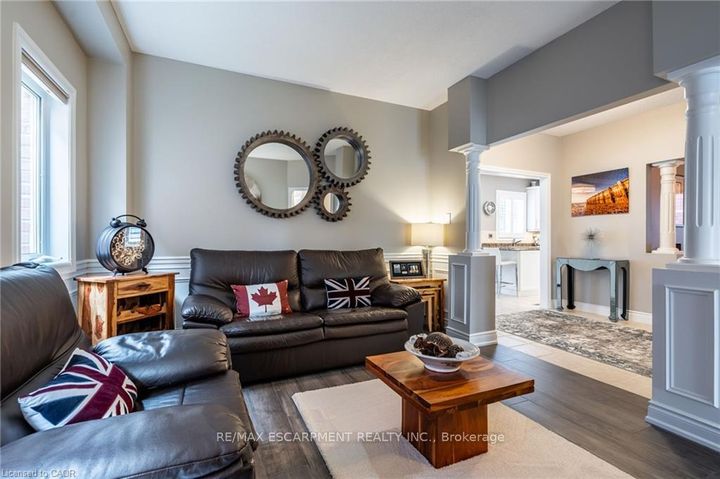Photo 8 at 7 VOLTERRA Court, Waterdown, Hamilton