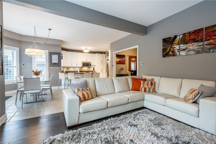 Photo 11 at 7 VOLTERRA Court, Waterdown, Hamilton