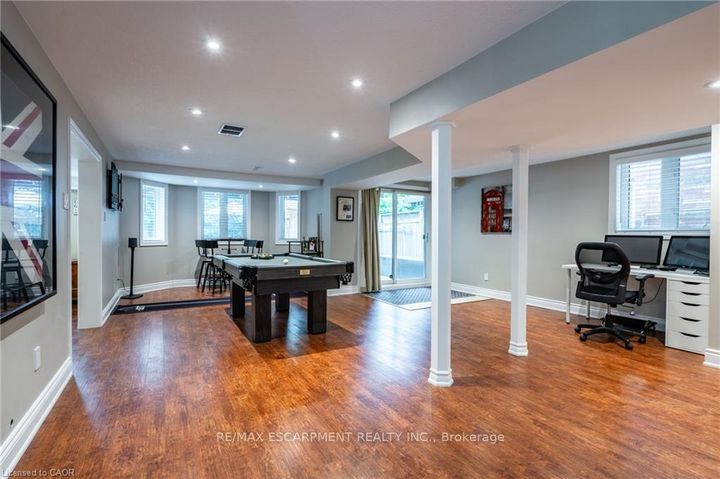 Photo 16 at 7 VOLTERRA Court, Waterdown, Hamilton