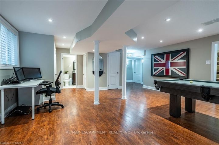 Photo 18 at 7 VOLTERRA Court, Waterdown, Hamilton