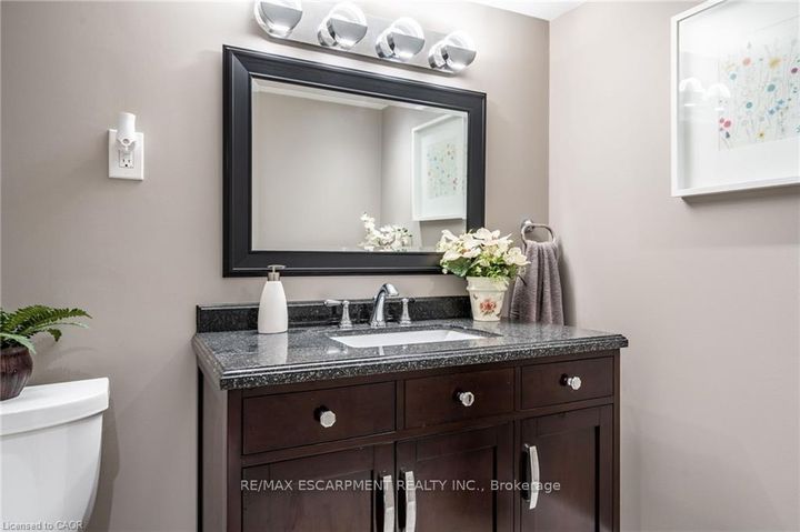 Photo 19 at 7 VOLTERRA Court, Waterdown, Hamilton