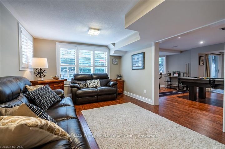 Photo 21 at 7 VOLTERRA Court, Waterdown, Hamilton