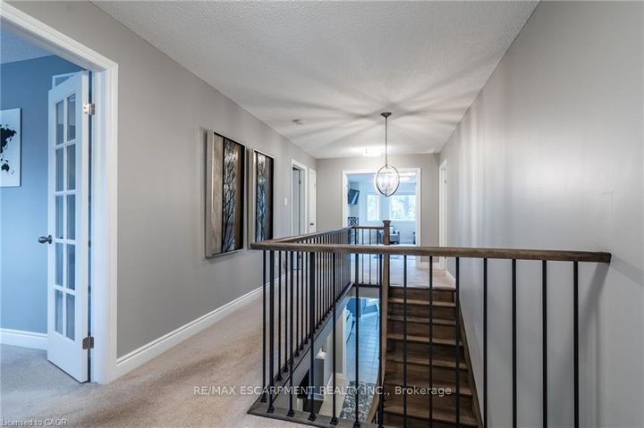 Photo 22 at 7 VOLTERRA Court, Waterdown, Hamilton
