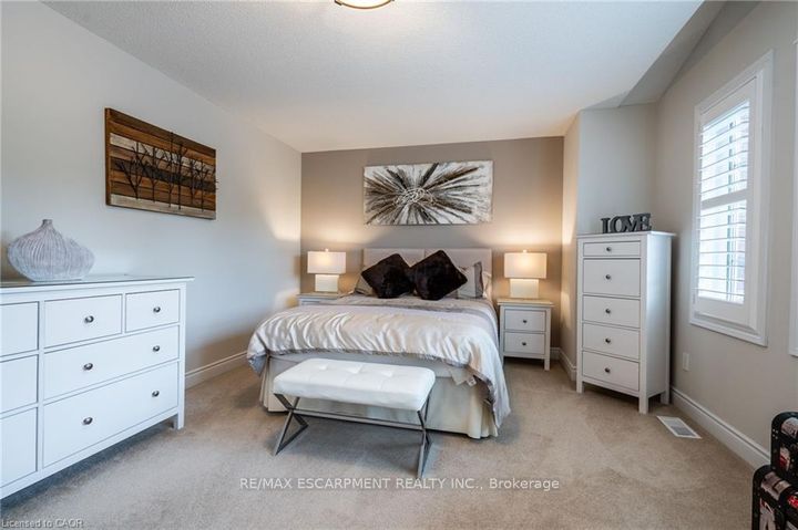 Photo 26 at 7 VOLTERRA Court, Waterdown, Hamilton
