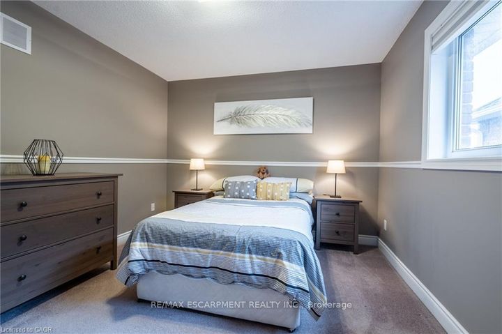 Photo 28 at 7 VOLTERRA Court, Waterdown, Hamilton