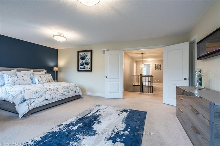 Photo 30 at 7 VOLTERRA Court, Waterdown, Hamilton