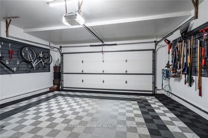 Photo 34 at 7 VOLTERRA Court, Waterdown, Hamilton