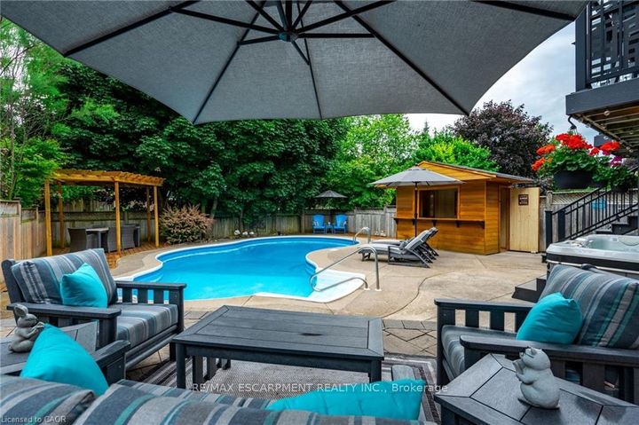 Photo 35 at 7 VOLTERRA Court, Waterdown, Hamilton