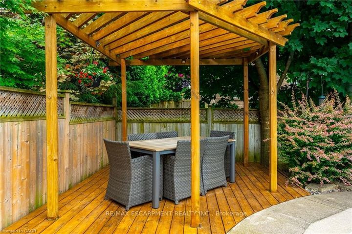 Photo 39 at 7 VOLTERRA Court, Waterdown, Hamilton