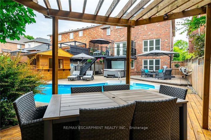 Photo 40 at 7 VOLTERRA Court, Waterdown, Hamilton