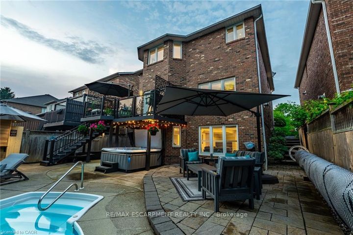 Photo 44 at 7 VOLTERRA Court, Waterdown, Hamilton