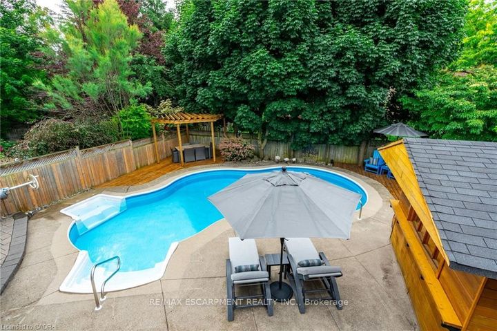 Photo 45 at 7 VOLTERRA Court, Waterdown, Hamilton