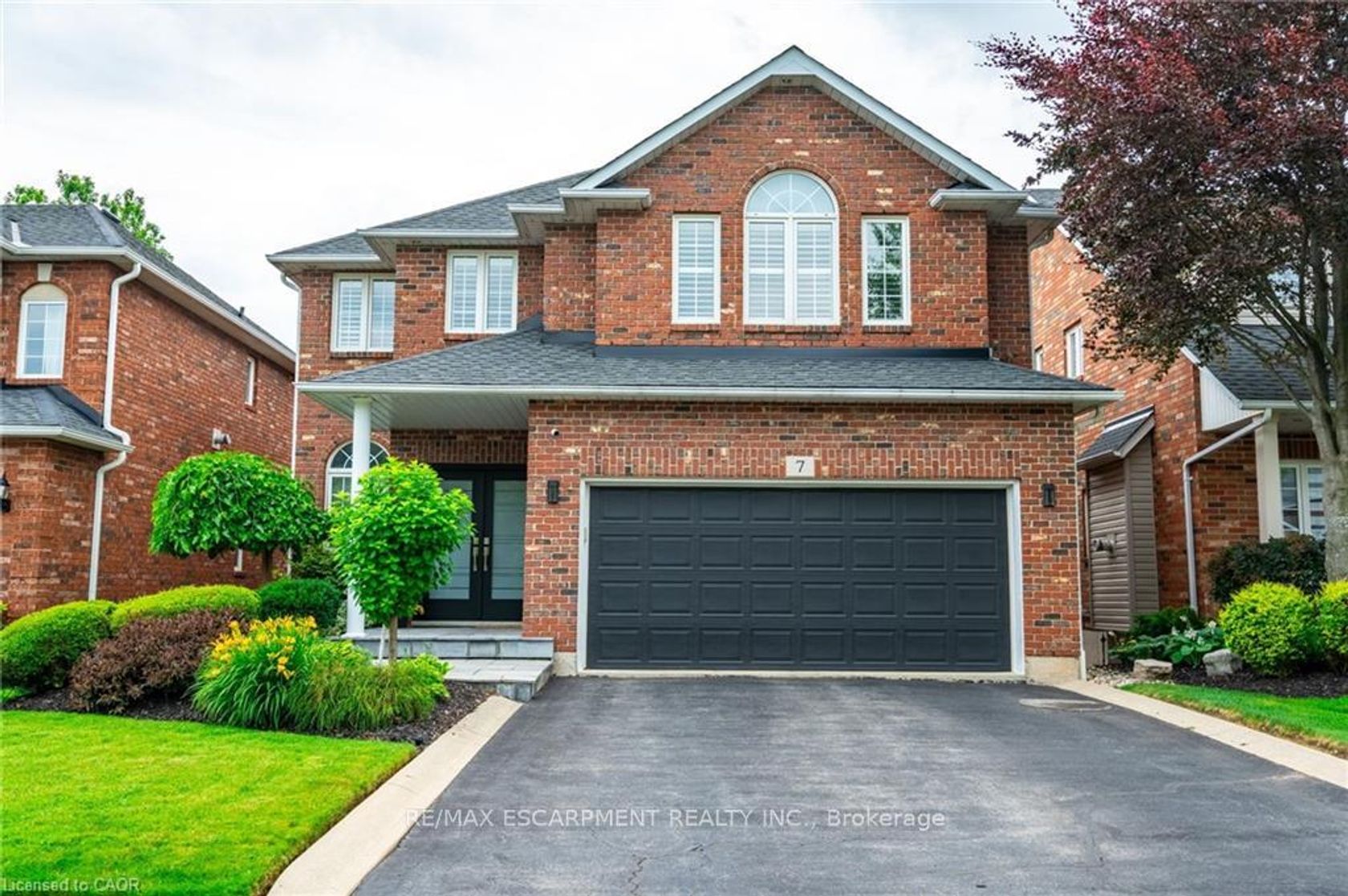 7 VOLTERRA Court, Waterdown, Hamilton 2