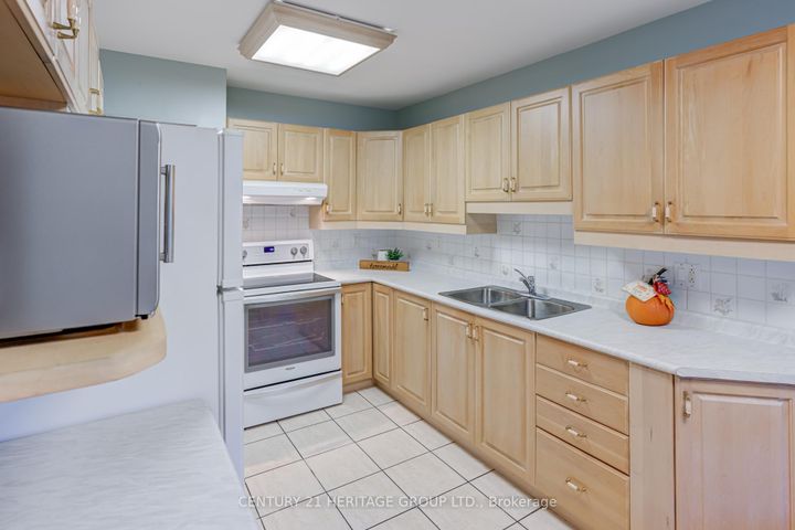 Photo 9 at 729 Beman Drive, Leslie Valley, Newmarket