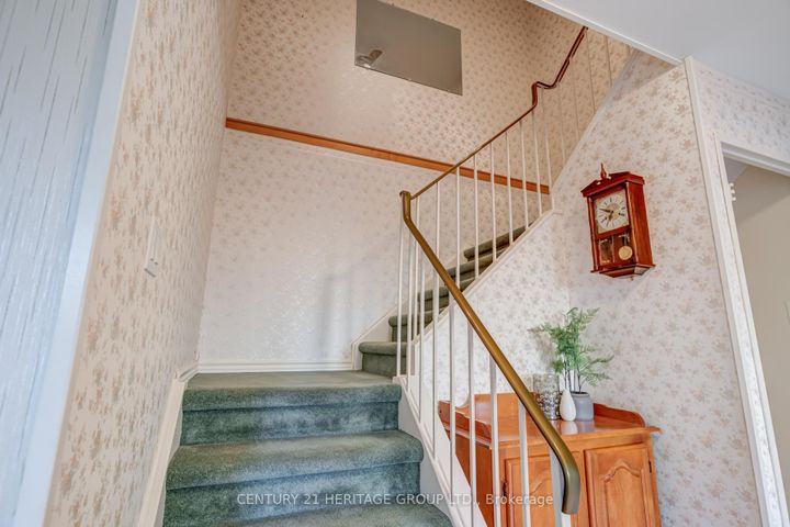 Photo 12 at 729 Beman Drive, Leslie Valley, Newmarket
