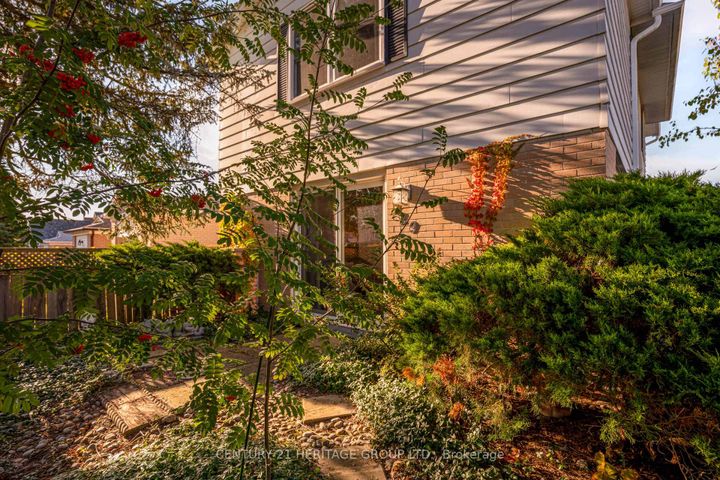 Photo 28 at 729 Beman Drive, Leslie Valley, Newmarket