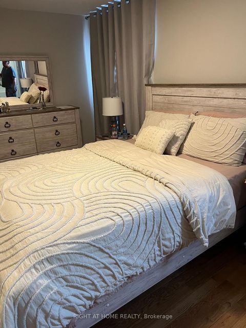 Photo 2 at 26 Bluewater Trail N, Vellore Village, Vaughan