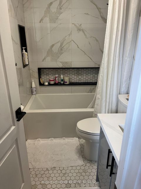 Photo 9 at 26 Bluewater Trail N, Vellore Village, Vaughan