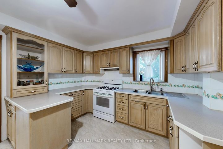 Photo 12 at 38 Courton Drive, Maryvale, Toronto