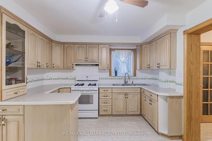 Photo 13 at 38 Courton Drive, Maryvale, Toronto