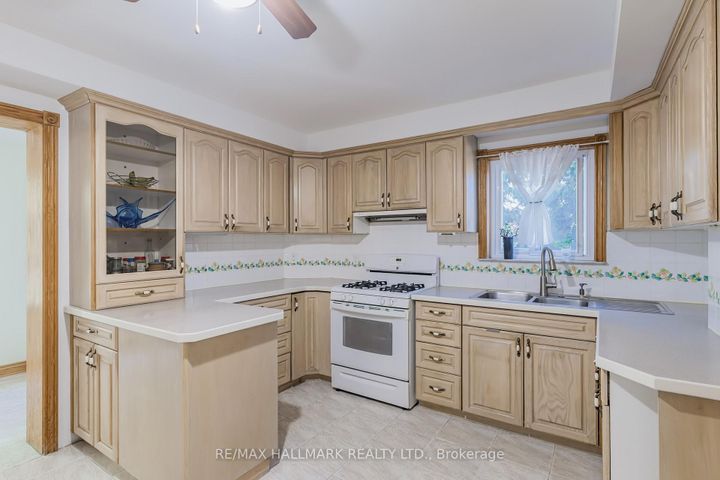 Photo 14 at 38 Courton Drive, Maryvale, Toronto